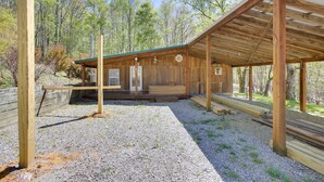 A wooden cabin with a covered porch and a gravel driveway. - Burkesville Vacation Rental - 5 Mi to the Lake! (Burkesville)