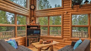 House (2 Bedrooms) | Interior