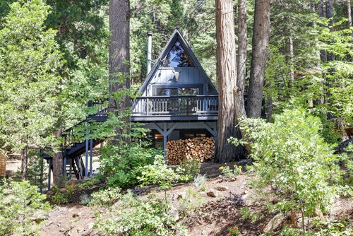 Decks, Grills + Fire Pit: Camp Connell Hideaway!