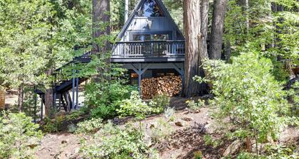 Decks, Grills + Fire Pit: Camp Connell Hideaway!