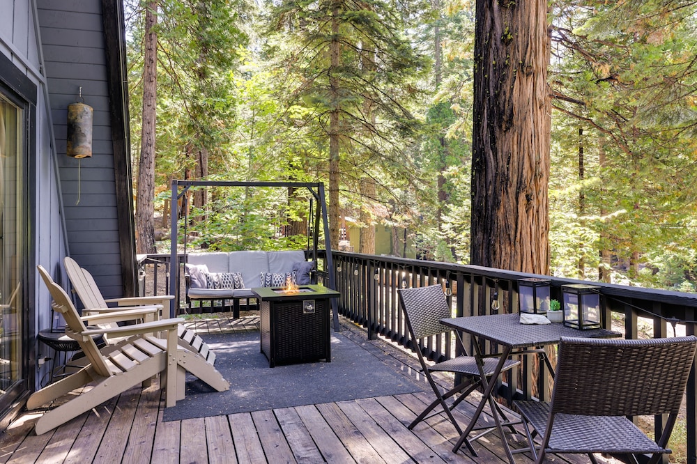 Dreamy Woodland Hideaway With Grills & Fire Pit!