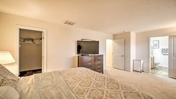 3 bedrooms, iron/ironing board, bed sheets