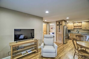 Apartment (2 Bedrooms) | Interior - Comfy Damascus Apartment - Walkable Location (Damascus)