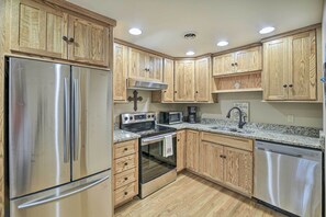 Apartment (2 Bedrooms) | Interior - Comfy Damascus Apartment - Walkable Location (Damascus)