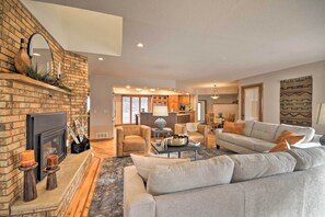 House (3 Bedrooms) | Interior - Charming Joliet Ranch House on a Working Farm (Joliet)