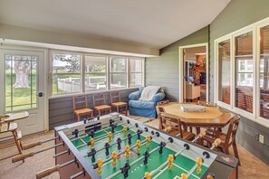 House (3 Bedrooms) | Interior - Charming Joliet Ranch House on a Working Farm (Joliet)
