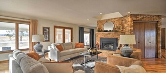Charming Joliet Ranch House on a Working Farm