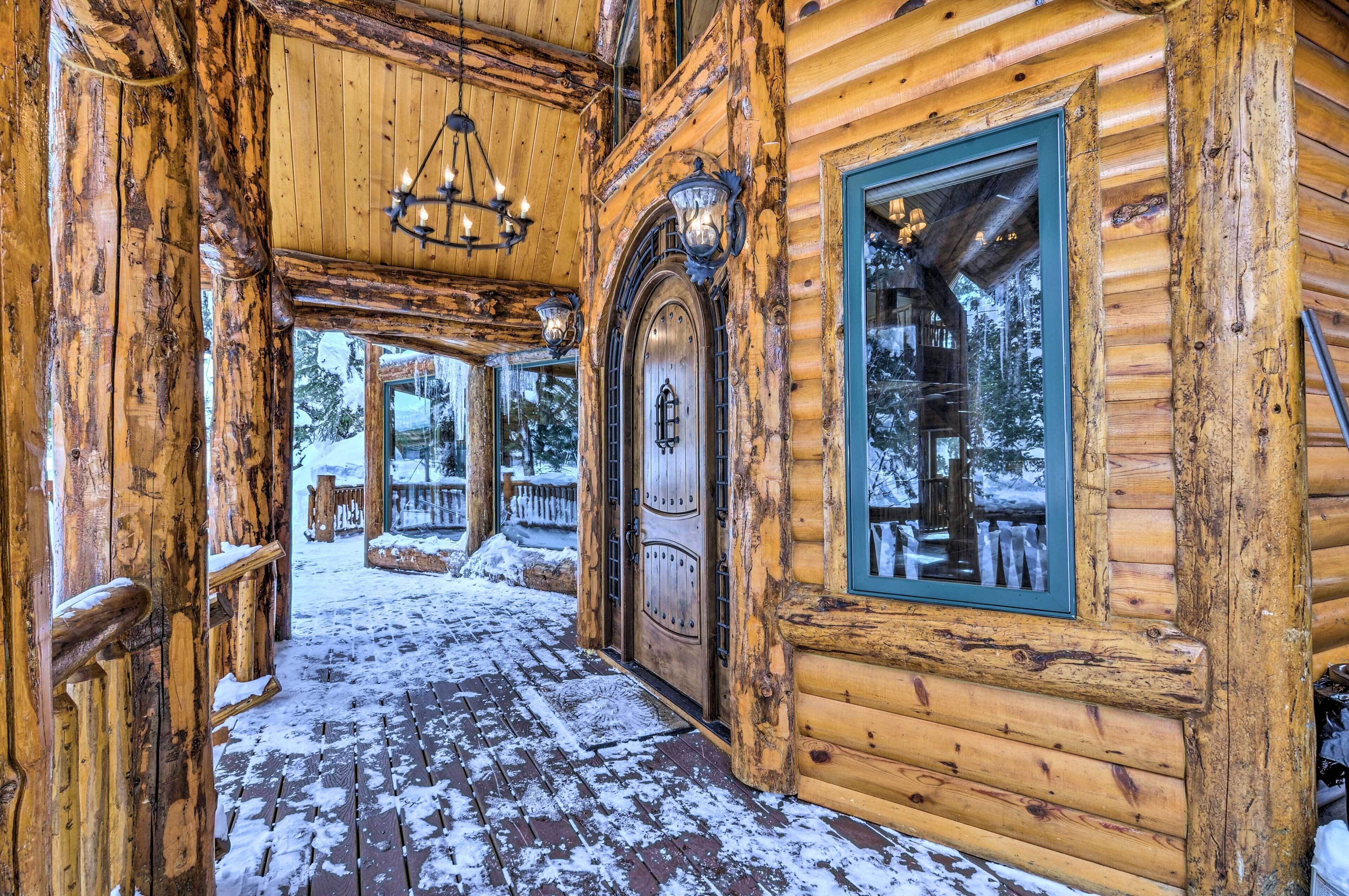 House (5 Bedrooms) | Interior