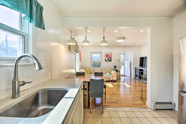 Huis (3 Bedrooms) | Privékeuken | Een microgolfoven, een oven, een kookplaat, een vaatwasser