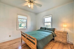 Hus (3 Bedrooms) | 3 soverom, barnesenger (inkludert) og sengetøy