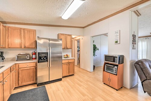 Arapahoe Home w/ Fireplace Near Deer Hunting