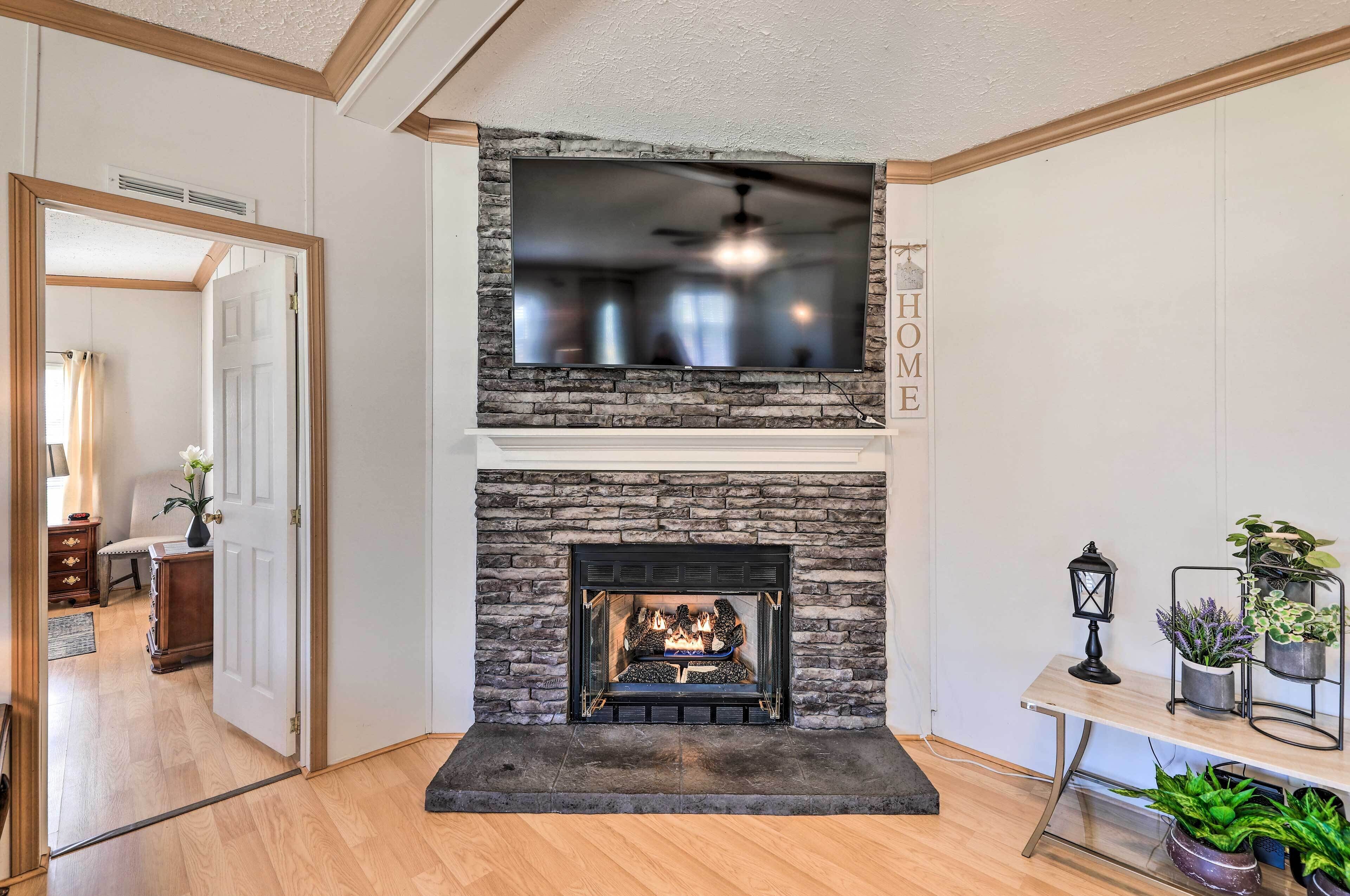 'gatlin Creek Rest Stop' Home w/ Fireplace!
