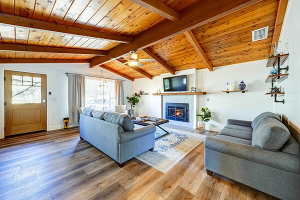 Dog-friendly Oakhurst Home: Walk To Downtown! - Oakhurst, CA