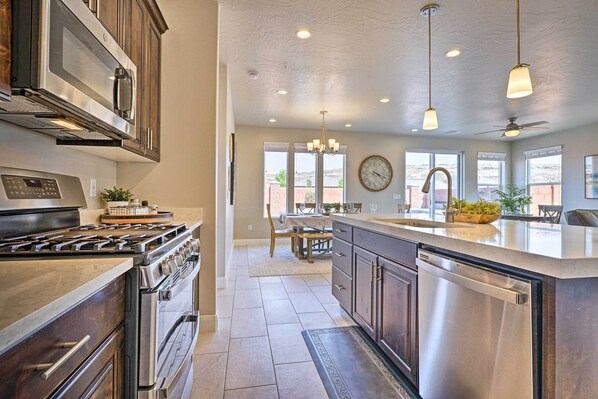 House (5 Bedrooms) | Interior