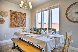 House (5 Bedrooms) | Interior