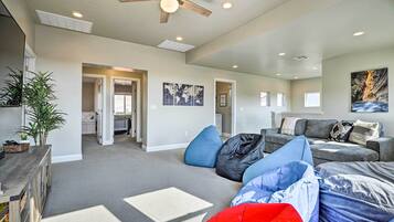 House (5 Bedrooms) | Interior