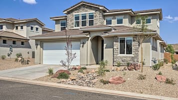 House (5 Bedrooms) | Interior