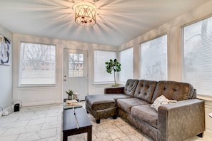 House (6 Bedrooms) | Interior - Luxurious Detroit Home - Walk to Golf & Park! (Highland Park)