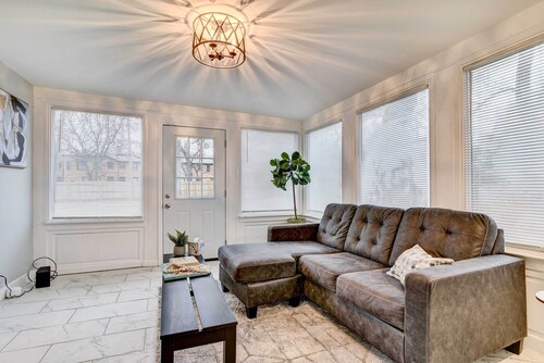 Luxurious Detroit Home - Walk to Golf & Park!