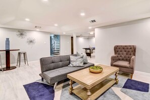 House (6 Bedrooms) | Interior - Luxurious Detroit Home - Walk to Golf & Park! (Highland Park)