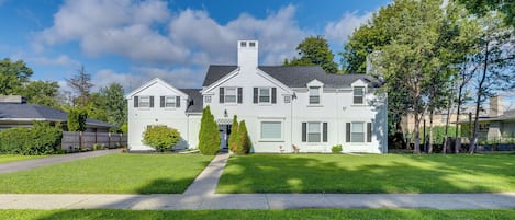 House (6 Bedrooms) | Front of property