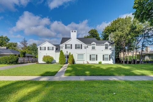 Luxurious Detroit Home - Walk to Golf & Park!