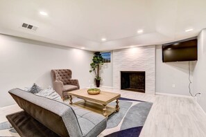 House (6 Bedrooms) | Interior - Luxurious Detroit Home - Walk to Golf & Park! (Highland Park)