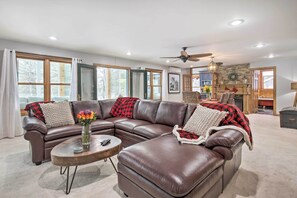 Apartment (2 Bedrooms) | Interior - Cabin on Lake Superior ~ 11 Mi to Bayfield! (Washburn)