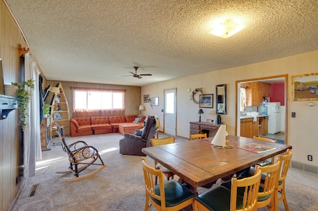 House (4 Bedrooms) | Interior. Charming 'corral Creek Ranch House' in Circle