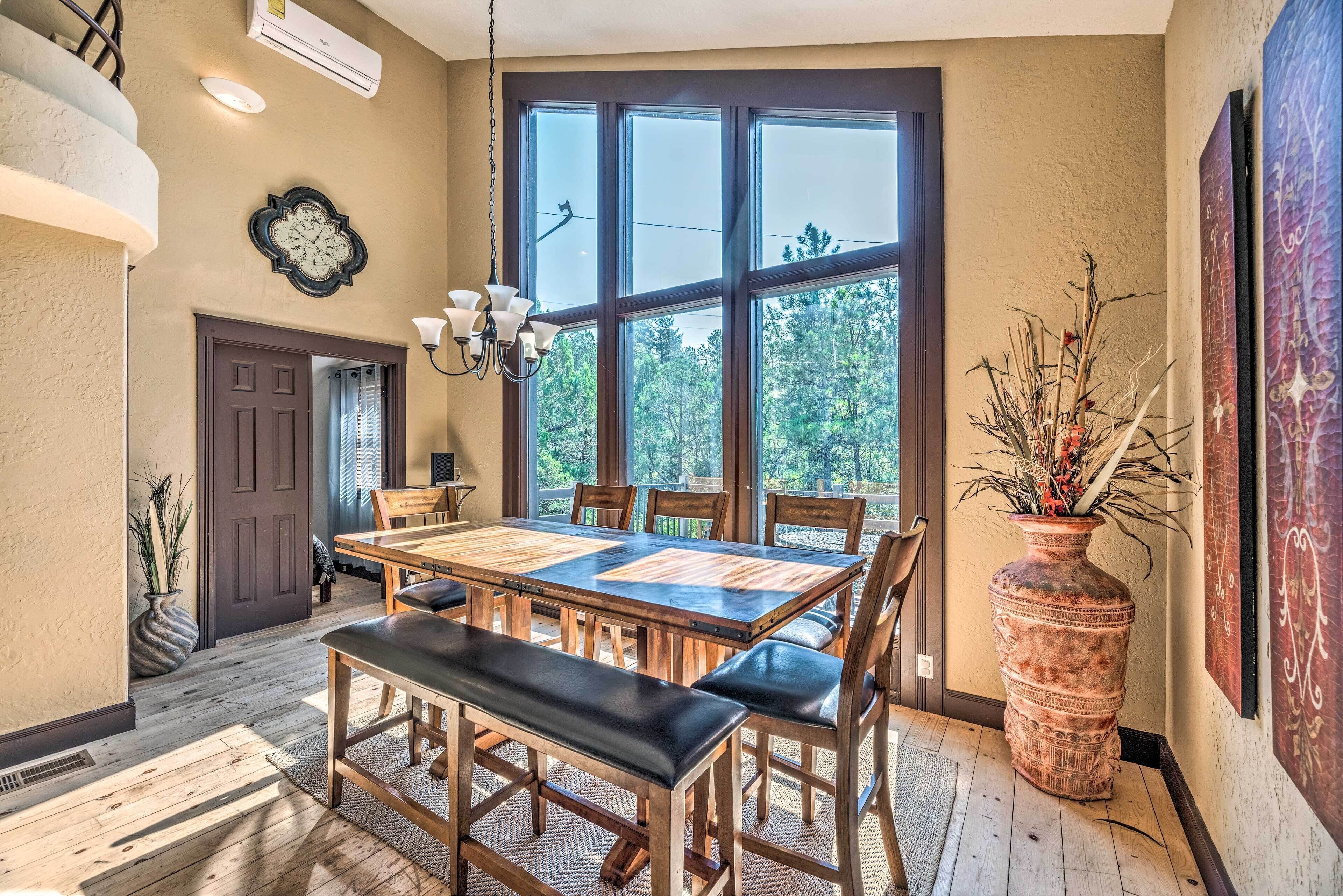 Large Mtn View Home - 6 Mi to Ruidoso Downs!