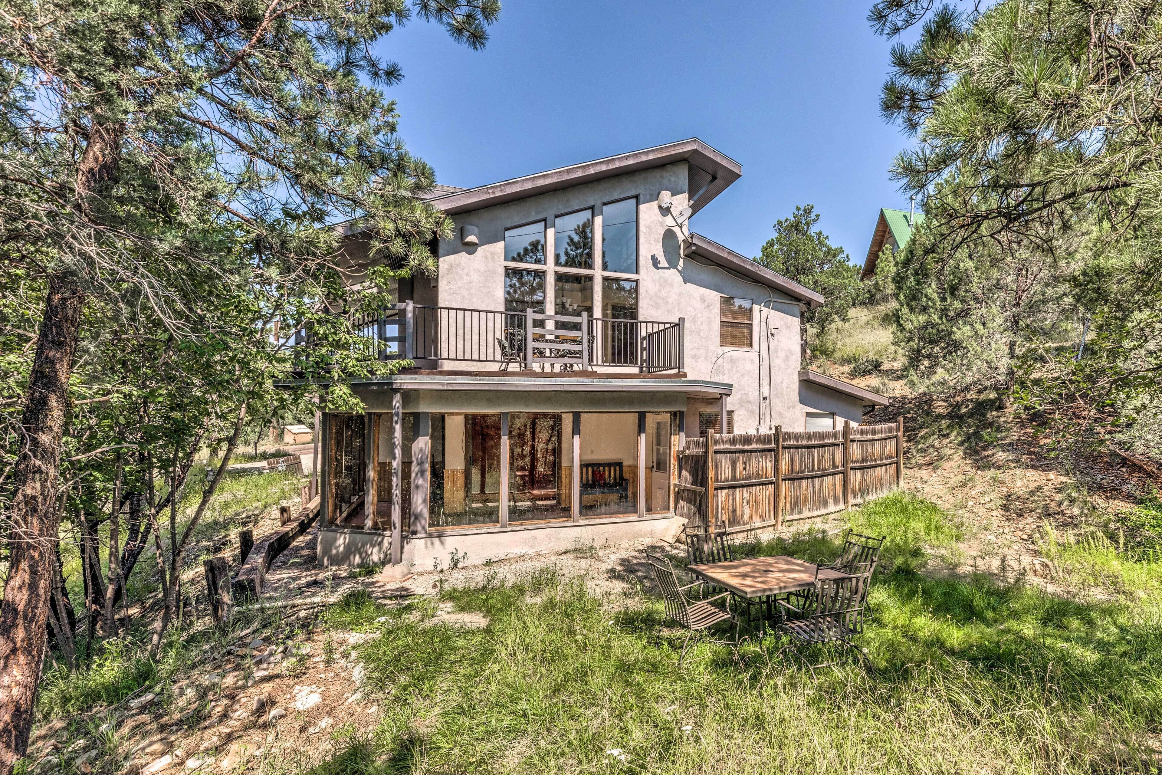 Large Mtn View Home - 6 Mi to Ruidoso Downs!