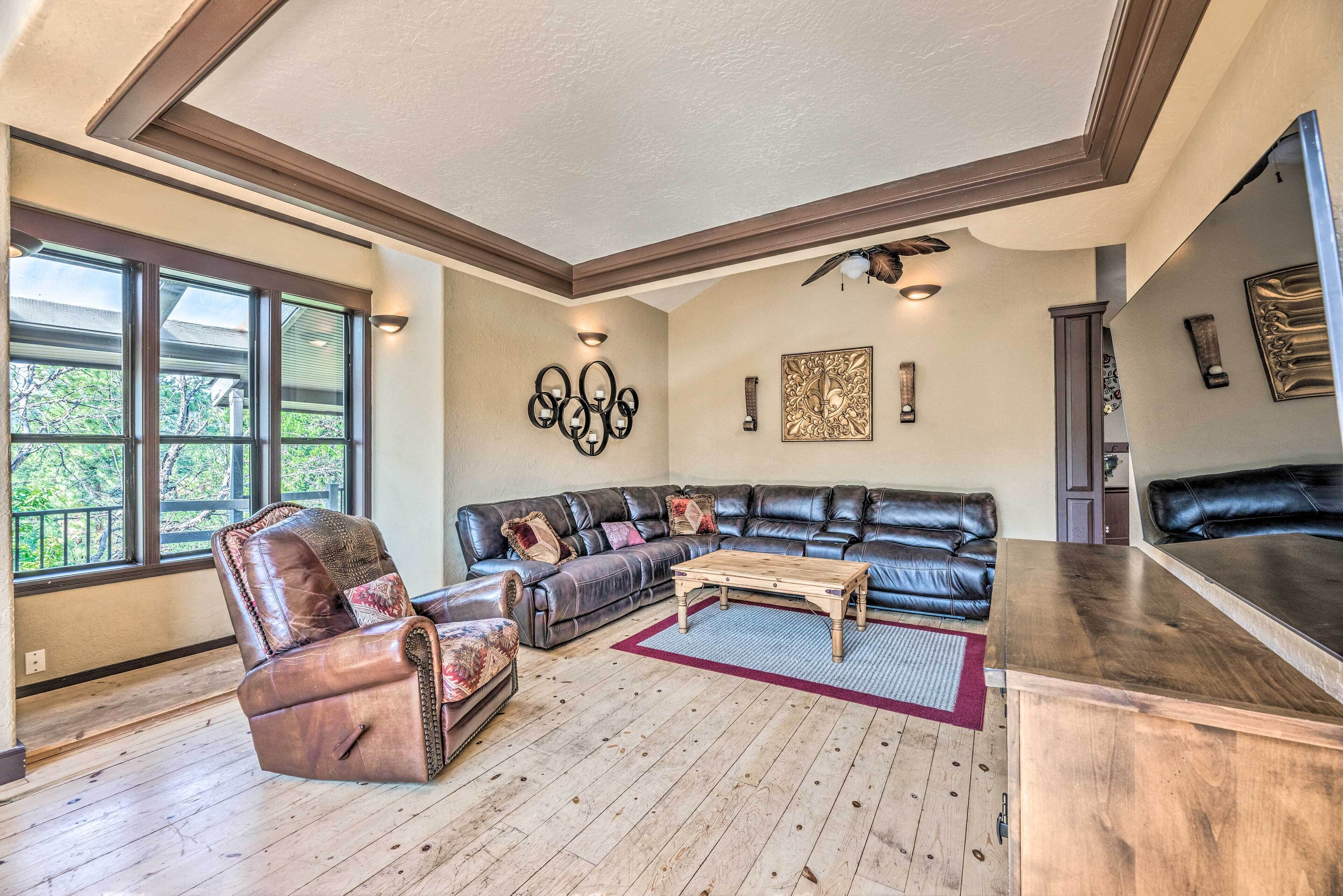 Large Mtn View Home - 6 Mi to Ruidoso Downs!