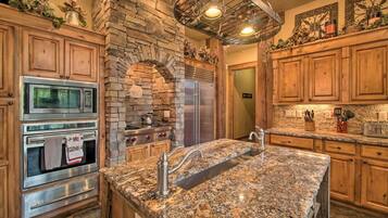House (3 Bedrooms) | Private kitchen | Microwave, oven, stovetop, dishwasher