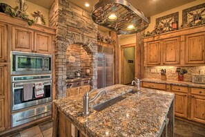 House (3 Bedrooms) | Private kitchen - Luxe Mccall Cabin w/ Hot Tub ~ 8 Mi to Skiing (McCall)