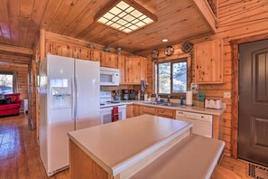 House (3 Bedrooms) | Interior - Cripple Creek Escape With Deck + Mountain Views! (Cripple Creek)
