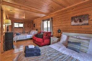 House (3 Bedrooms) | Interior - Cripple Creek Escape With Deck + Mountain Views! (Cripple Creek)