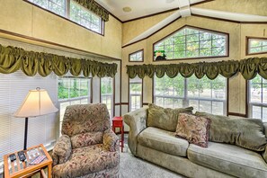 Cottage (1 Bedroom) | Interior - Cozy Gig Harbor Cottage ~ 2 Mi to Case Inlet! (Gig Harbor)