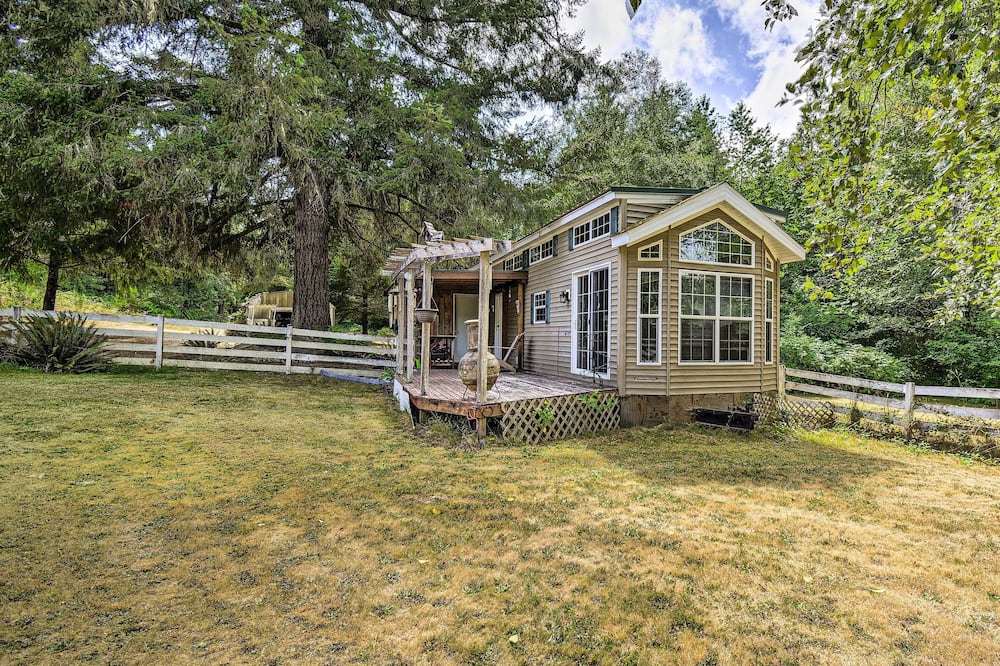 Cozy Gig Harbor Cottage ~ 2 Mi to Case Inlet! - Sunbeach, WA