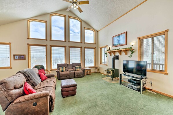 TV, fireplace - Family-friendly Driggs House w/ Deck + Views (Tetonia)