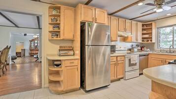 Rumah (6 Bedrooms) | Interior