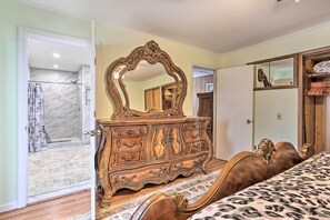 House (6 Bedrooms) | Interior