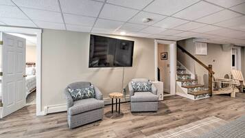 House (5 Bedrooms) | Interior