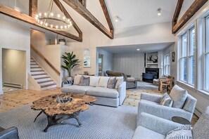 House (5 Bedrooms) | Interior