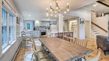 House (5 Bedrooms) | Interior