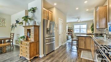 House (3 Bedrooms) | Dapur peribadi | Ketuhar gelombang mikro, ketuhar, dapur, mesin basuh pinggan mangkuk