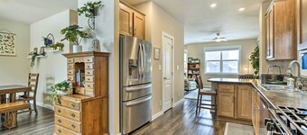 Gypsum Home w/ Patio: Between Glenwood & Vail