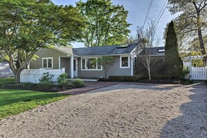 House (3 Bedrooms) | Interior - Luxury Hamptons Home on Canal w/ Dock & Kayaks! (East Quogue)
