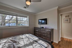 House (3 Bedrooms) | Interior - Luxury Hamptons Home on Canal w/ Dock & Kayaks! (East Quogue)