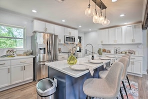 House (4 Bedrooms) | Interior - Modern, Colorful Home ~ 2 Mi to Tuskegee Uni (Tuskegee)