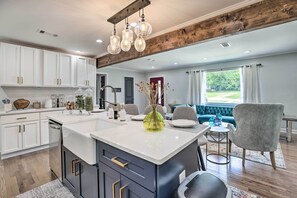 Interior - Modern, Colorful Home ~ 2 Mi to Tuskegee Uni (Tuskegee)